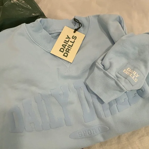 Daily Drills Vintage Mock Crew and shorts  SET with Monochrome Patch NWT - Picture 2 of 9